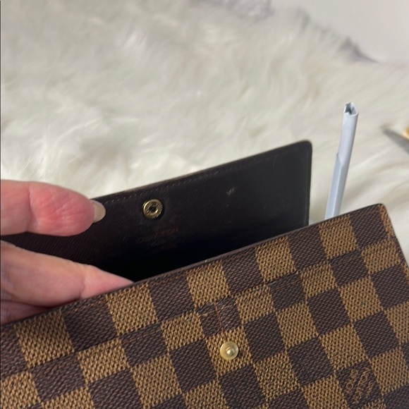 Louis Vuitton Damier Ebene canvas International Wallet. P43 - Picture 11 of 16